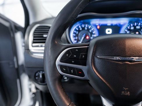 Used 2022 Chrysler 300 Touring image 26