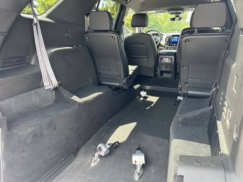 Used 2023 Chevrolet Traverse RS FWD image 5