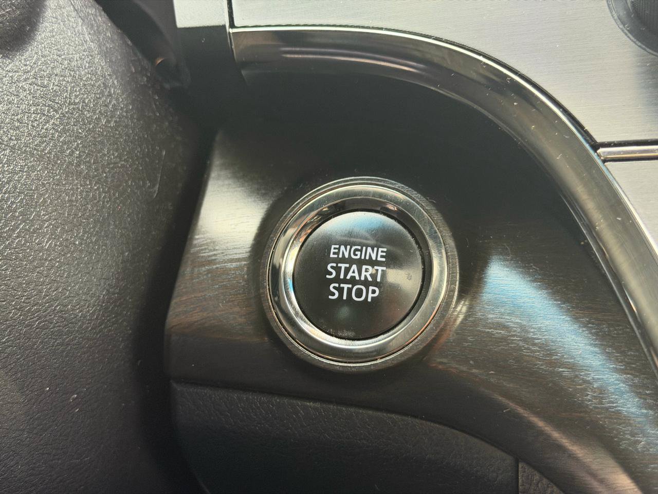 Used 2018 Toyota Avalon Limited w/ All Weather Liner Package FWD image 27