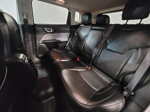 Used 2022 Jeep Compass Latitude image 9