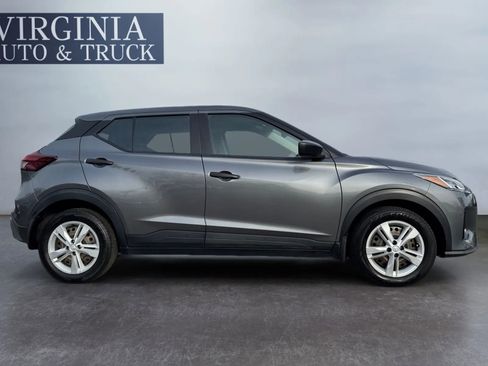 Used 2023 Nissan Kicks S image 4