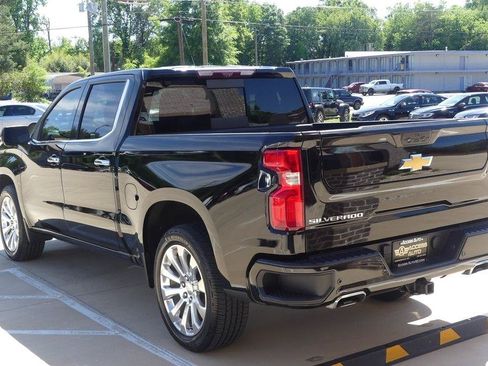 Used 2022 Chevrolet Silverado 1500 High Country w/ Technology Package AWD/4WD image 3