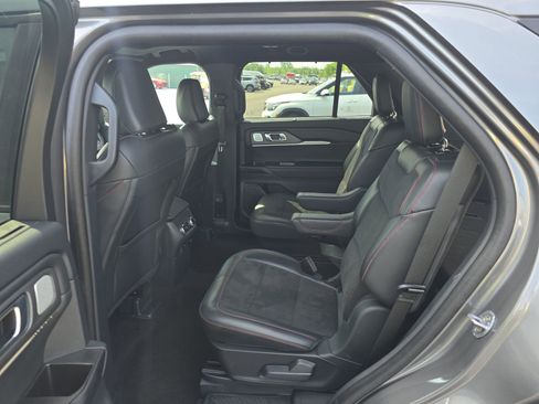 Used 2025 Ford Explorer ST AWD/4WD image 8