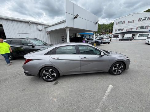 Used 2023 Hyundai Elantra Limited FWD image 6