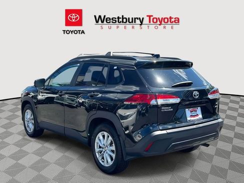 Certified 2024 Toyota Corolla Cross LE w/ Moonroof Package image 7