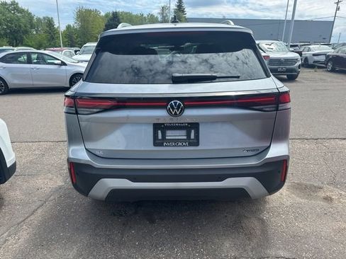 Certified 2025 Volkswagen Tiguan SE AWD/4WD image 4