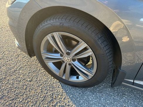 Used 2020 Volkswagen Jetta SE w/ SE Cold Weather Package image 9