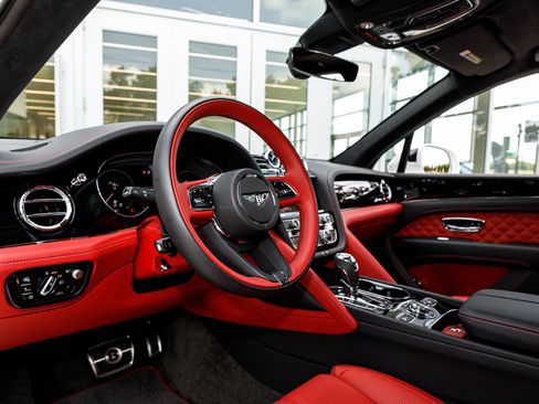 Certified 2023 Bentley Bentayga AWD/4WD image 31