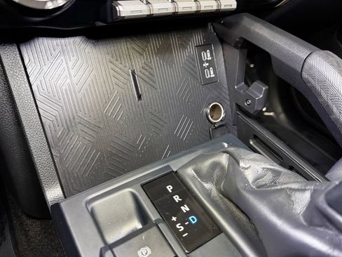 Certified 2025 Toyota Tacoma SR5 AWD/4WD image 38