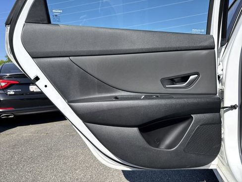 Certified 2025 Hyundai Elantra SEL FWD image 21