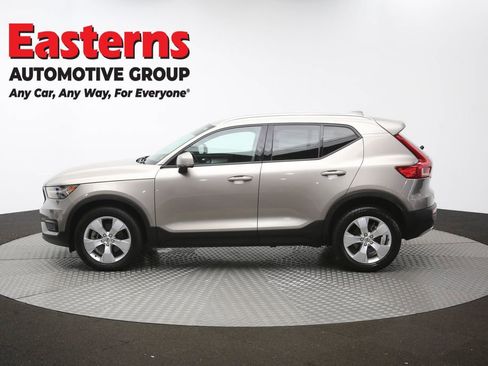 Used 2022 Volvo XC40 T4 Momentum FWD image 61
