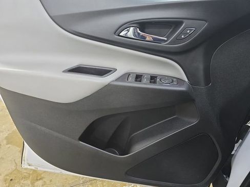 Used 2018 Chevrolet Equinox LS image 26
