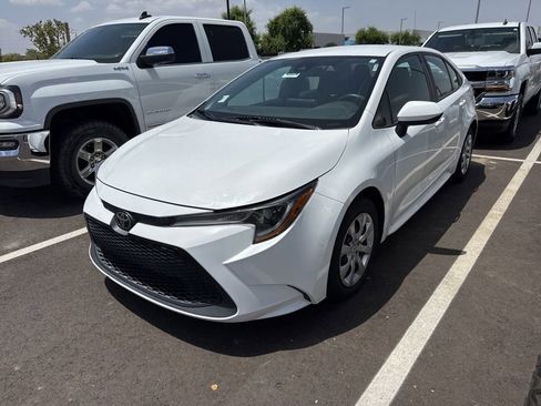 Used 2020 Toyota Corolla LE FWD image 3