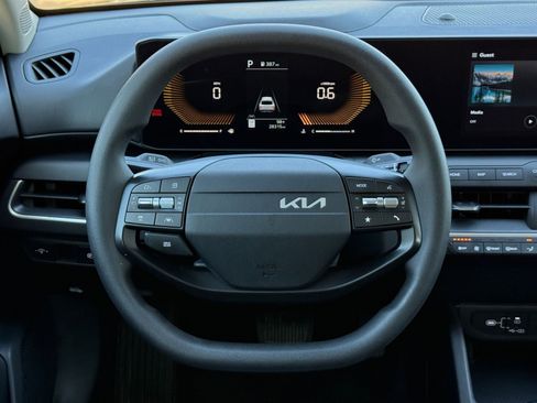 Used 2025 Kia K4 LXS FWD image 29