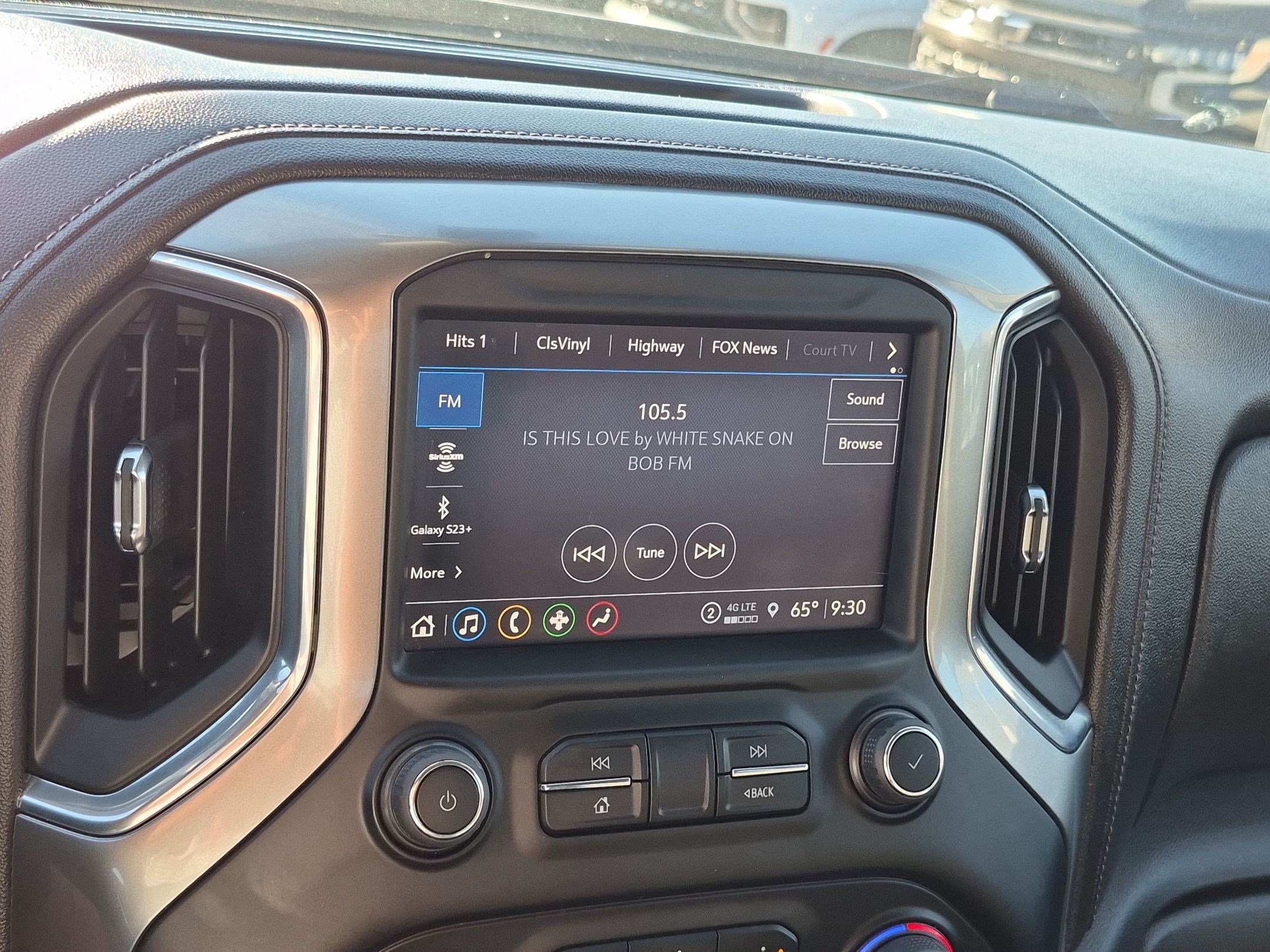 Used 2022 Chevrolet Silverado 1500 LT AWD/4WD image 22