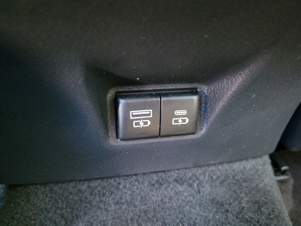 Used 2025 Toyota Camry XLE FWD image 10