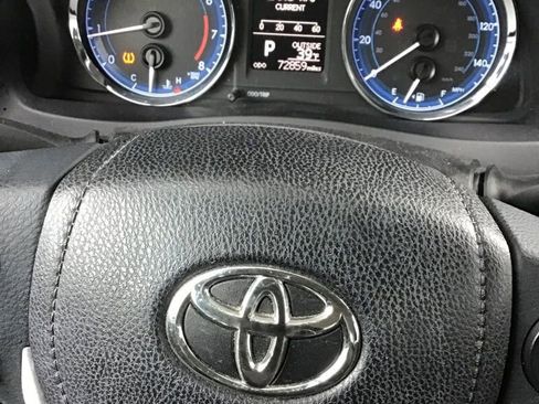 Used 2018 Toyota Corolla LE image 7