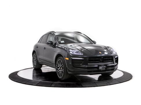Certified 2026 Porsche Macan AWD/4WD image 9