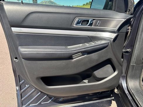 Used 2017 Ford Explorer XLT w/ Equipment Group 202A FWD image 12