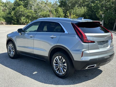 Used 2025 Cadillac XT4 Premium Luxury w/ Cold Weather Package FWD image 6