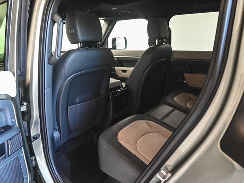 Used 2023 Land Rover Defender 110 X-Dynamic SE image 29