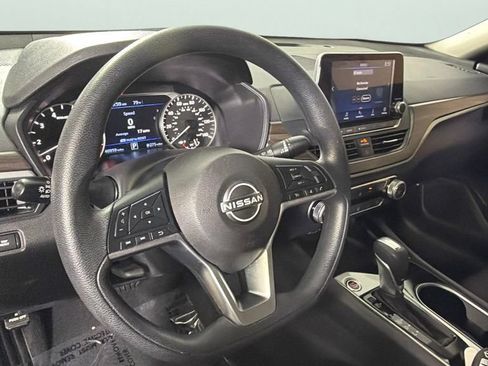 Used 2024 Nissan Altima 2.5 SV FWD image 21