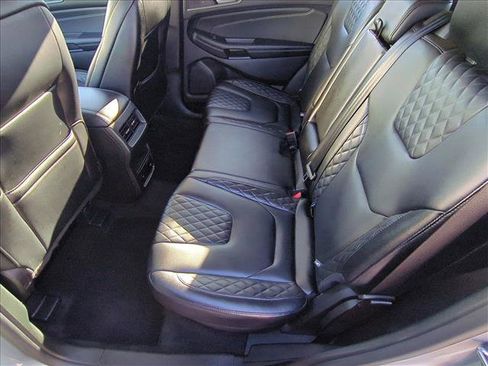 Used 2024 Ford Edge Titanium image 19