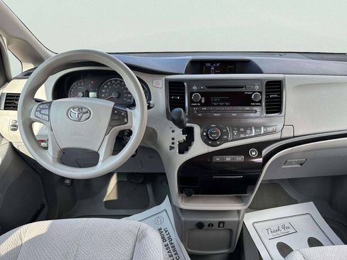 Used 2013 Toyota Sienna LE FWD image 21