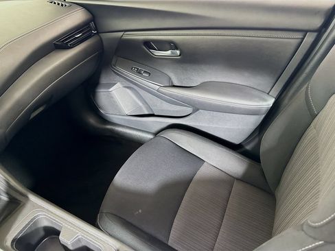 Used 2024 Nissan Sentra SV FWD image 19
