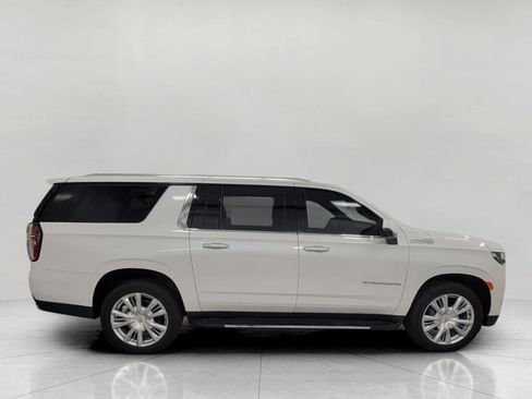 Used 2023 Chevrolet Suburban High Country AWD/4WD image 40