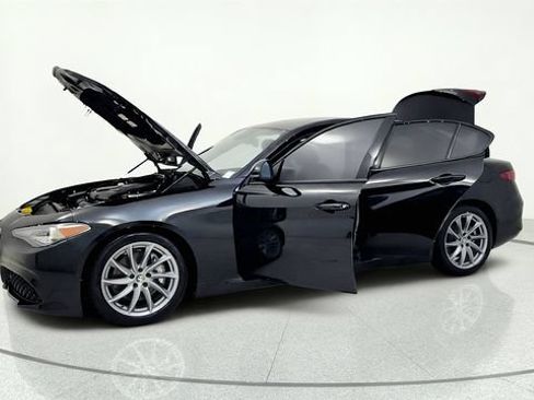 Used 2023 Alfa Romeo Giulia Sprint RWD image 14