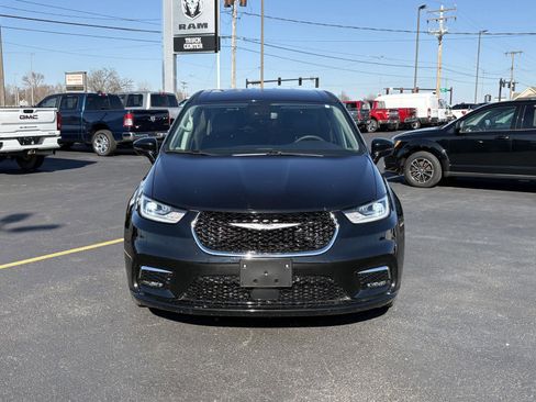 Used 2024 Chrysler Pacifica Touring-L image 20