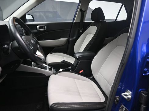 Used 2024 Hyundai Venue SEL FWD image 18