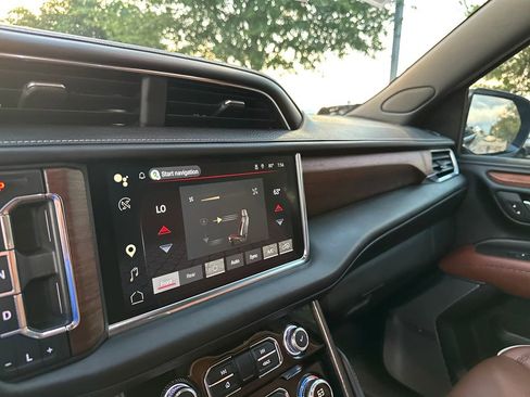 Used 2023 GMC Yukon XL Denali Ultimate AWD/4WD image 25