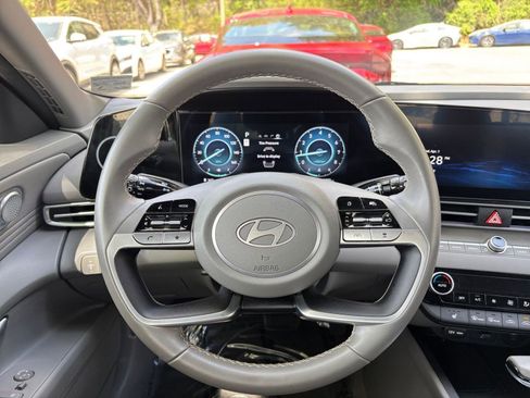 Used 2025 Hyundai Elantra SEL FWD image 36
