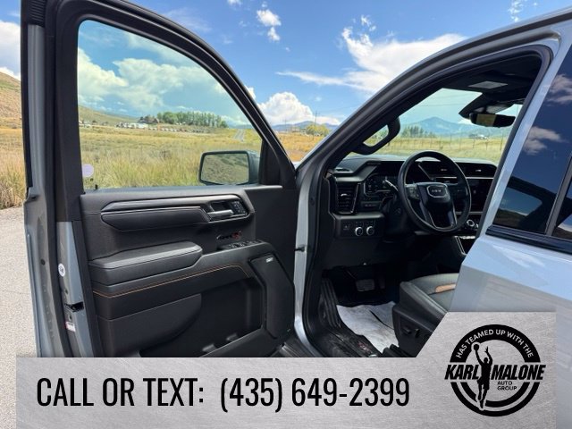 Used 2025 GMC Sierra 1500 AT4 w/ Technology Package AWD/4WD image 13