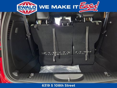 New 2026 Chrysler Pacifica Select AWD/4WD image 18