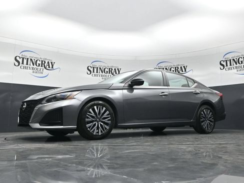 Used 2025 Nissan Altima 2.5 SV FWD image 31