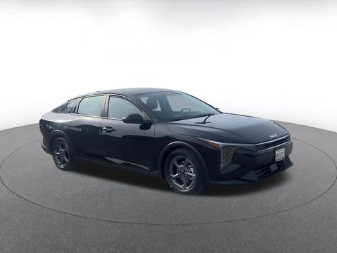Used 2025 Kia K4 LXS image 2