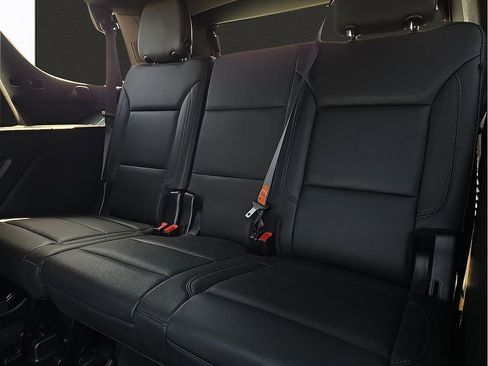 Used 2021 Chevrolet Tahoe Z71 w/ Z71 Off-Road Package image 9