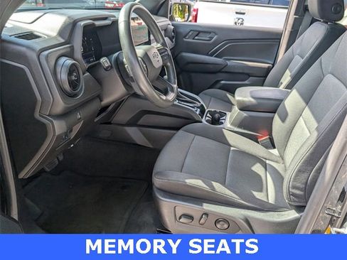 Used 2023 Chevrolet Colorado Trail Boss w/ Technology Package image 9