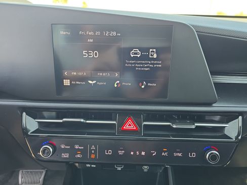 Used 2025 Kia Niro LX image 17