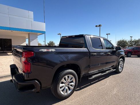 Used 2022 Chevrolet Silverado 1500 Custom image 3