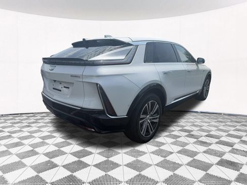 Used 2024 Cadillac Lyriq Luxury AWD/4WD image 7