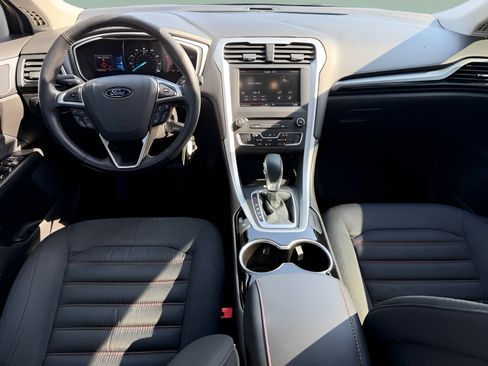 Used 2016 Ford Fusion SE FWD image 10