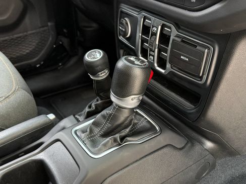 Used 2024 Jeep Wrangler Unlimited Sahara AWD/4WD image 13