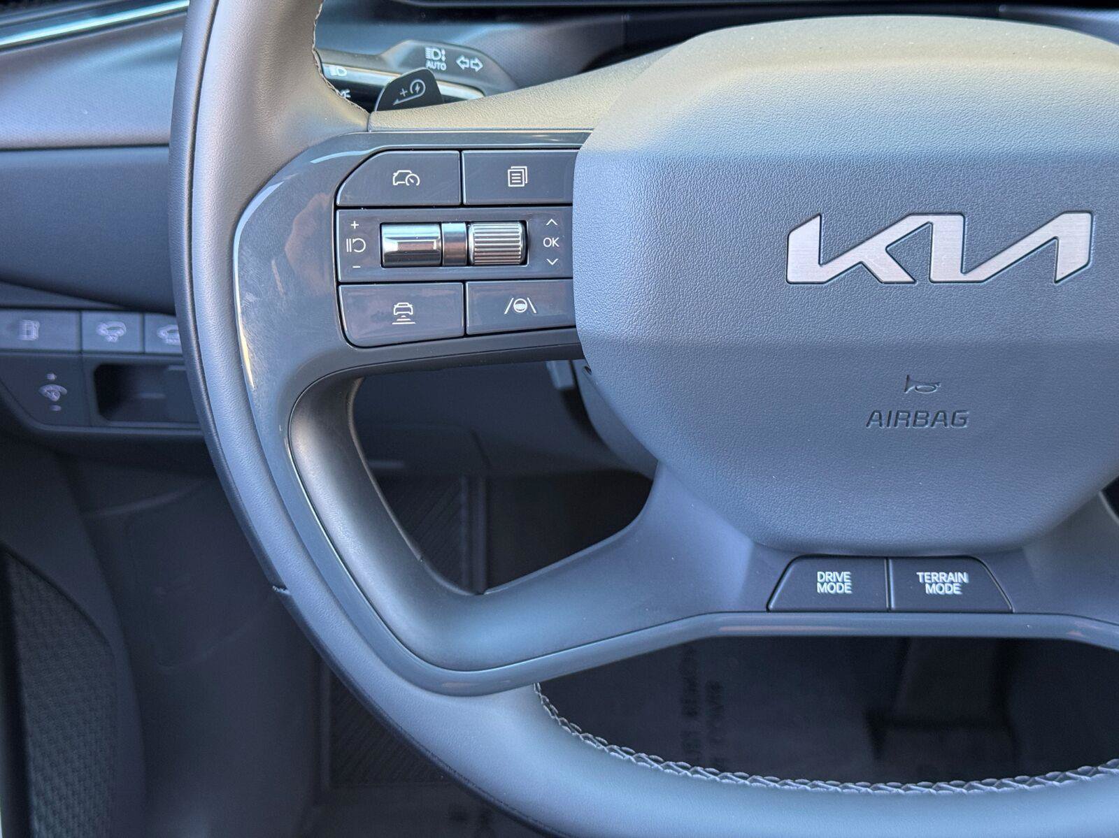 Used 2026 Kia EV9 Land w/ Nightfall Edition Package AWD/4WD image 23
