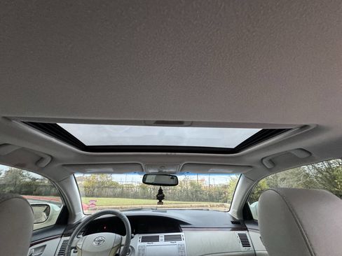 Used 2008 Toyota Avalon XLS image 16