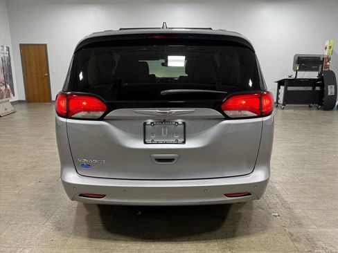Used 2021 Chrysler Voyager Lxi image 5
