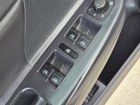 Used 2009 Volkswagen Jetta SEL image 34